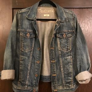 Madewell boyfriend fit denim jacket. Size Medium